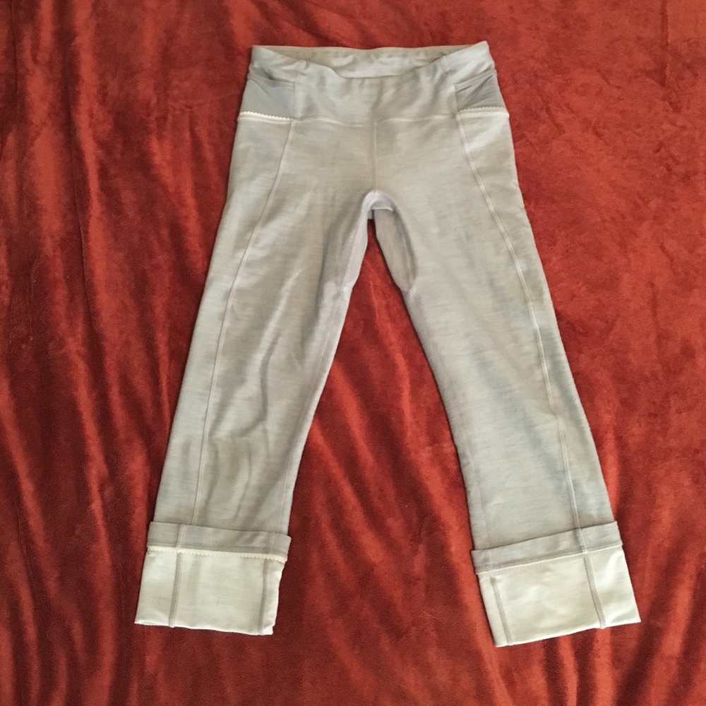 Lululemon Cuff Capri Crop Size 4 Light Gray